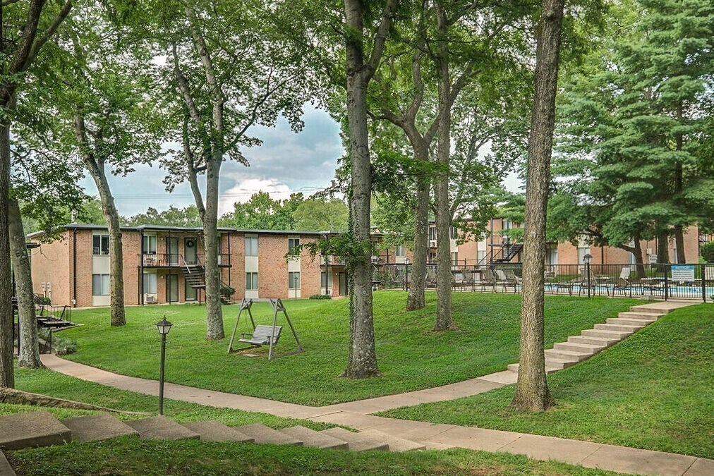 Building Photo - 2601 Hillsboro Pike