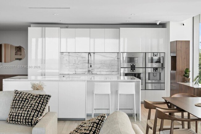 Building Photo - 10203 Collins Ave