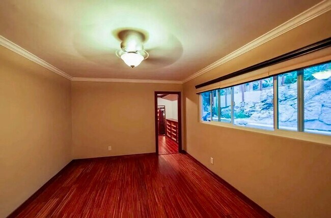 Building Photo - Stunning 3 Bedroom 2 Bathroom Home in La Mesa!