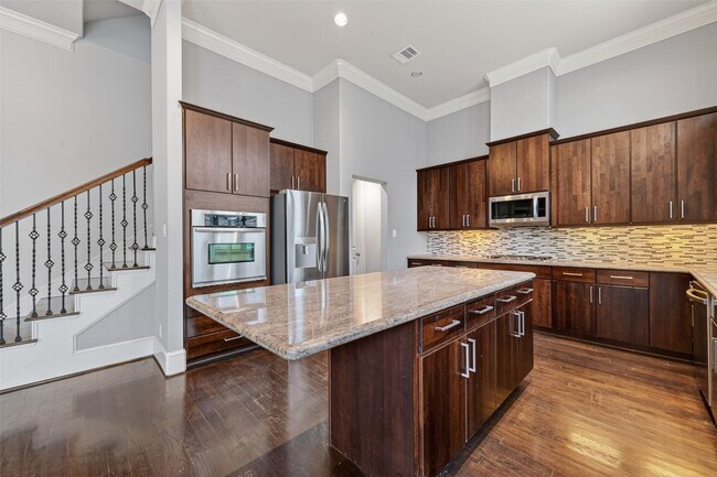 Building Photo - 10917 Upland Park