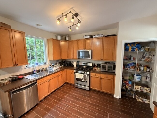 Building Photo - 310 Winding Hill Dr