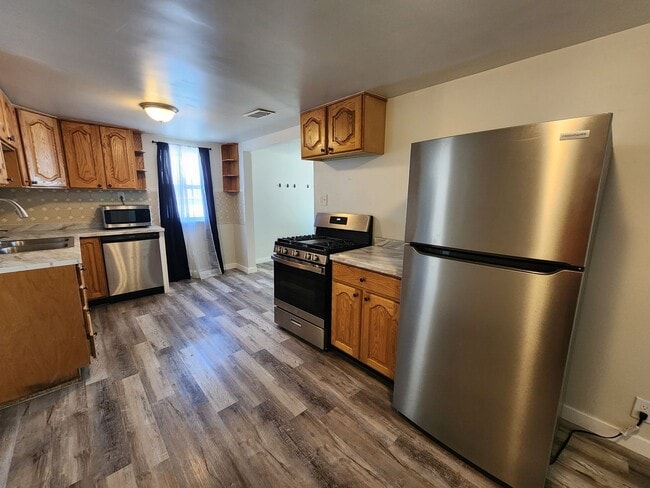 Building Photo - Best Deal - Single Family Home! Large Dog OK!