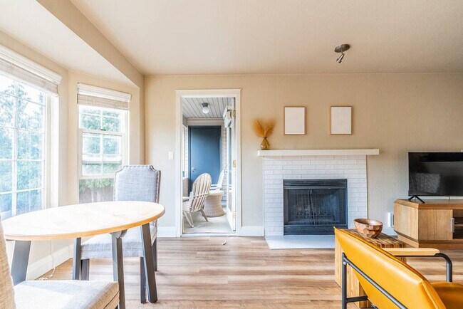 Building Photo - 11501 Stone Ave N