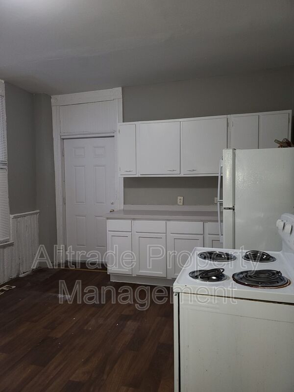 Building Photo - 1312 S Floyd St