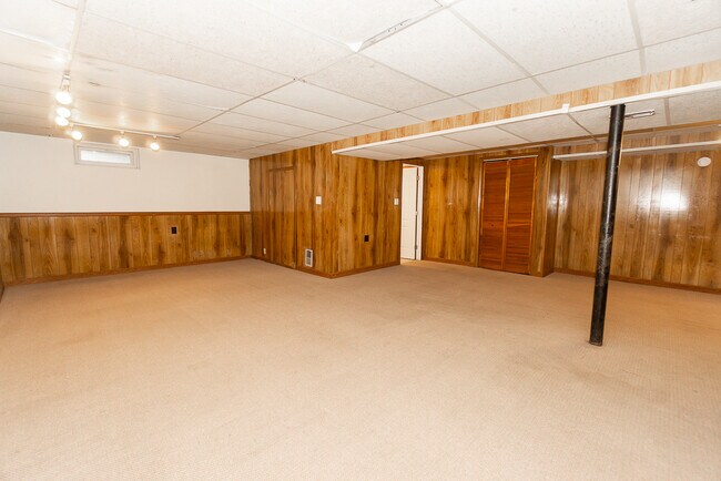 Building Photo - 649 S Wisconsin Ave