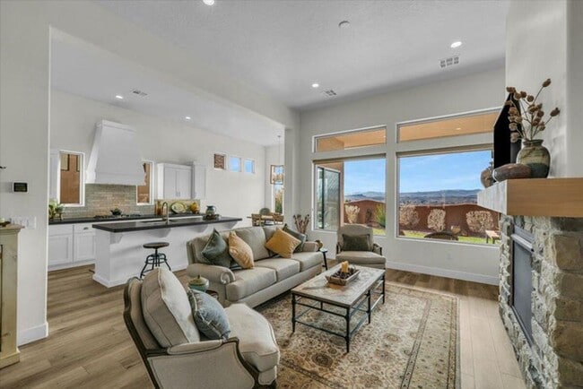 Building Photo - Beautiful  home in Entrada!