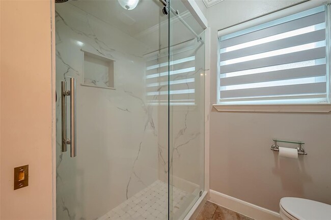 Building Photo - 10118 Briar Forest Dr