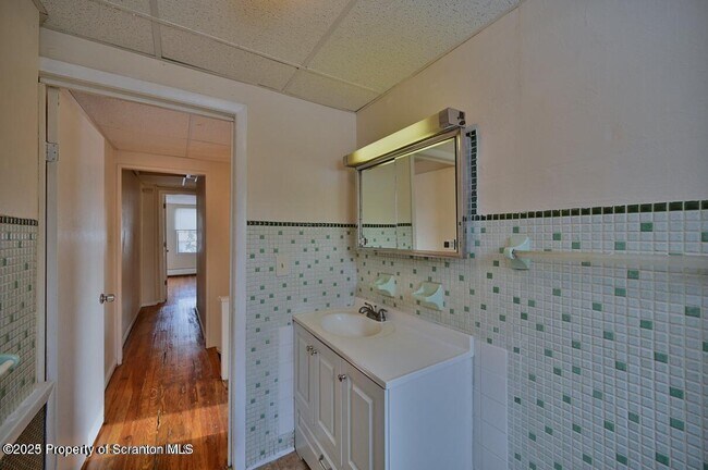 Building Photo - 1307 Wood St