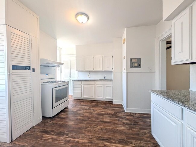 Building Photo - 148 South St