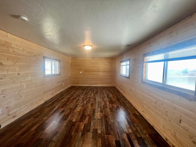 Building Photo - Charming 3 Bedroom 2 Bathroom Country Home...