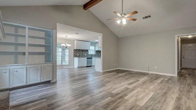 Building Photo - Amazing 4 Bedroom Homein the heart of Katy...