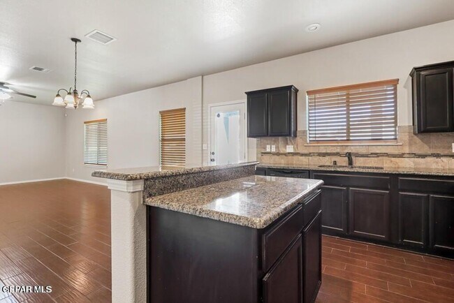 Building Photo - 2047 Dreamlight Pl