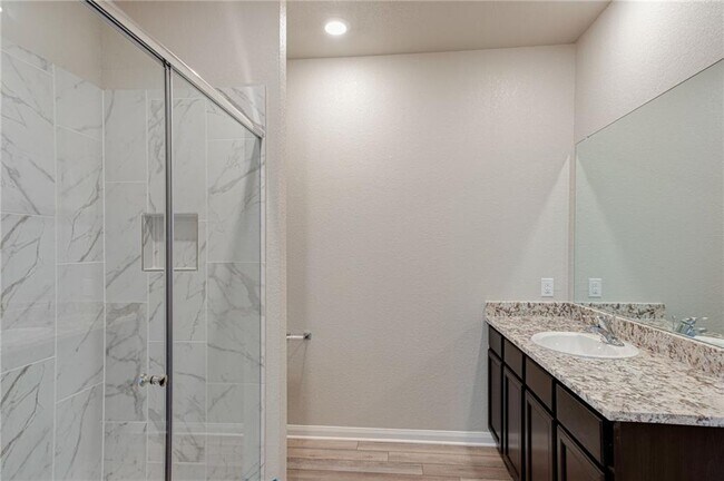 Building Photo - 520 Republic Dr