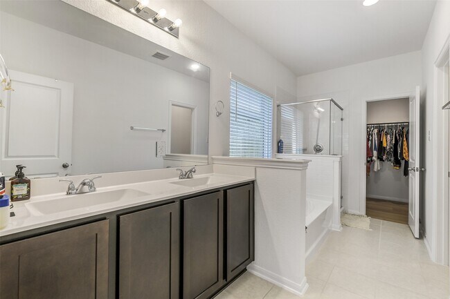 Building Photo - 22222 Opa Gln Dr