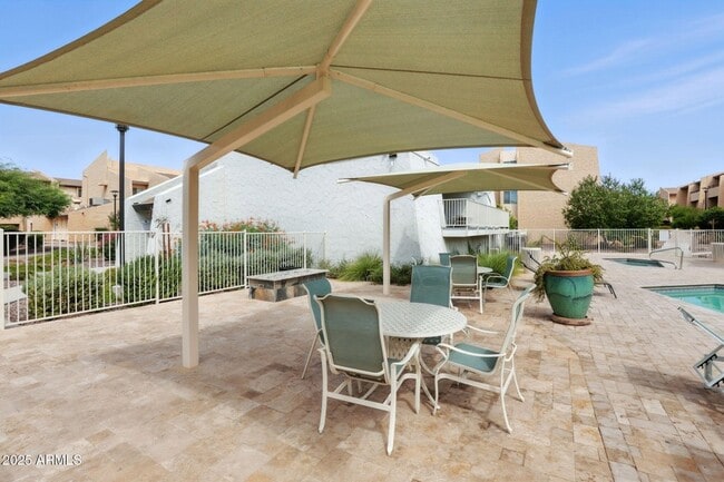 Building Photo - 8055 E Thomas Rd