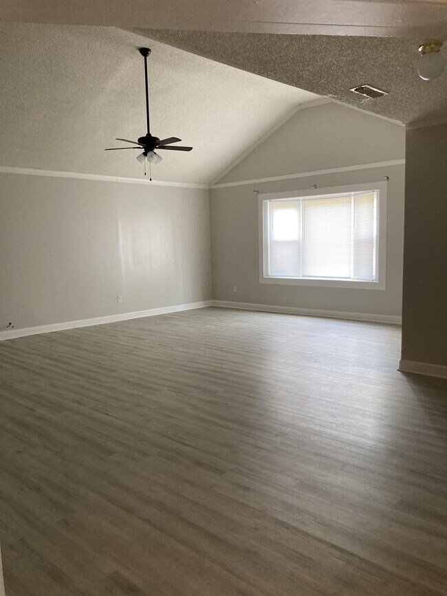 Building Photo - 510 Charles St