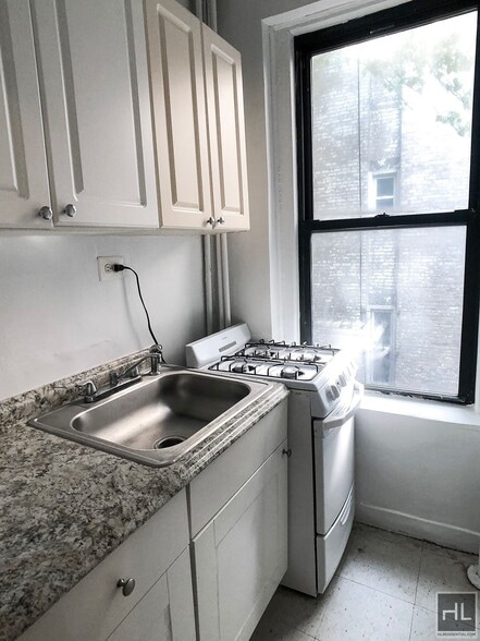 Building Photo - East 58TH ST