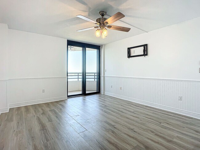 Building Photo - Stunning Penthouse Rental with Intracoasta...