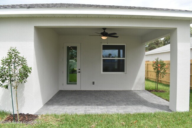 Building Photo - 406 Grove Ln