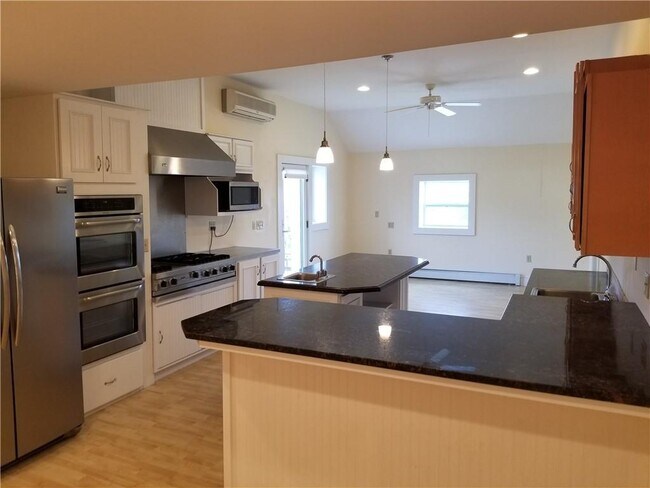 Building Photo - 16 Clearview Ave