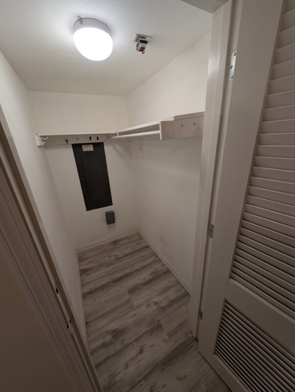 Building Photo - 557 Wilkie St