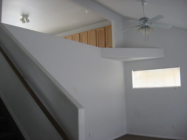 Building Photo - 674 E Clarion Dr