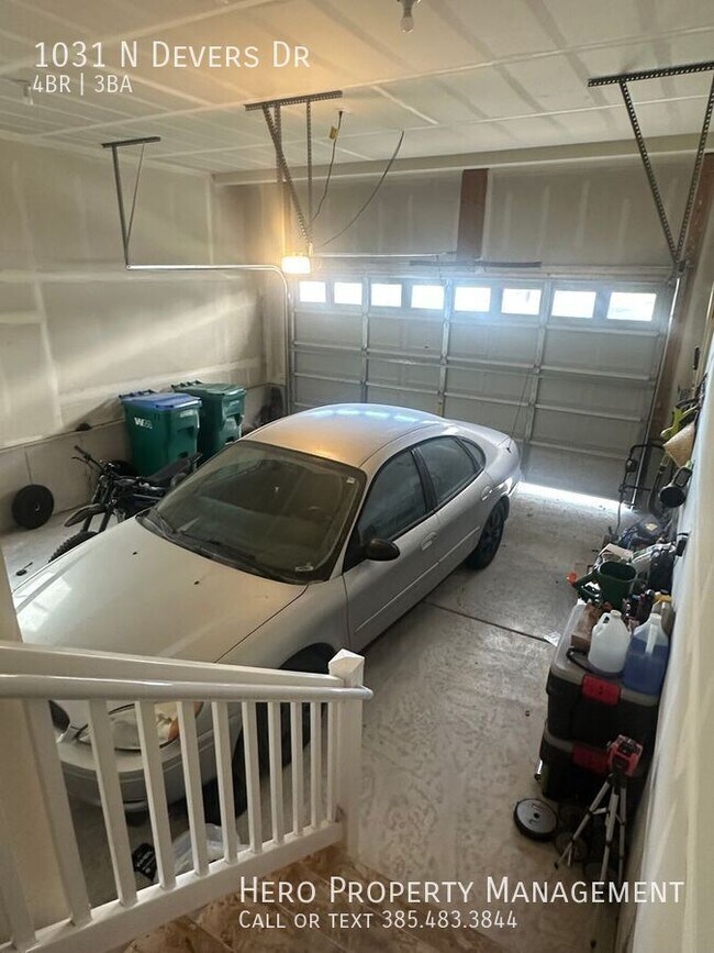 Building Photo - 1031 Devers Dr