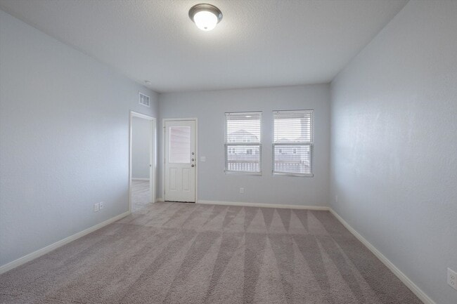 Building Photo - *MOVE IN SPECIAL ONE MONTH FREE*