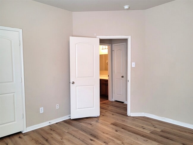 Building Photo - 26319 Longview Creek Dr