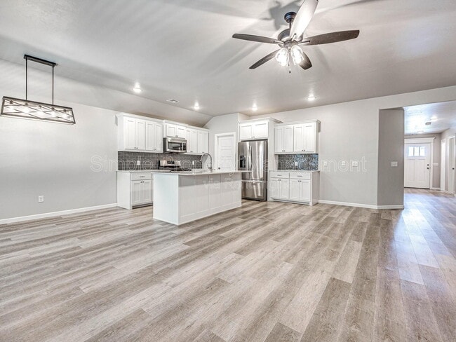 Building Photo - 400 Fallview Ct