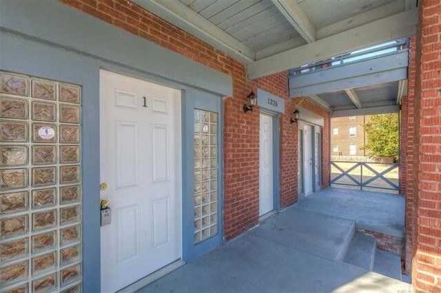 Building Photo - 1326 S Carthage Ave