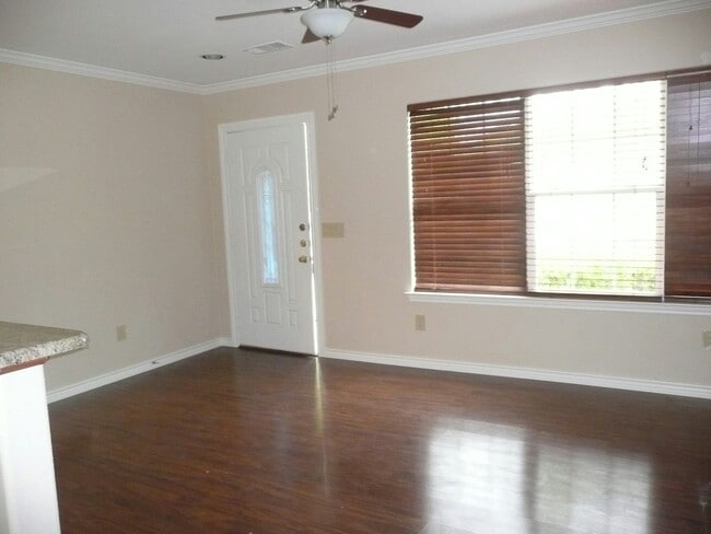 Building Photo - 1406 Moran Dr