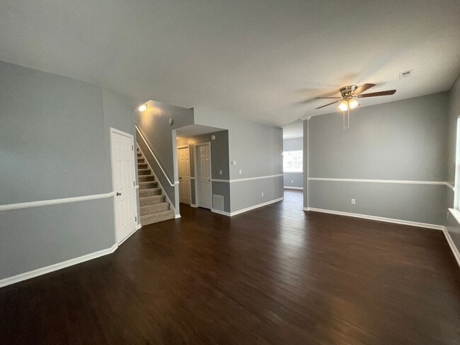 Building Photo - Lovely Single Family House with New Flooring & Paint! 2-Car Garage