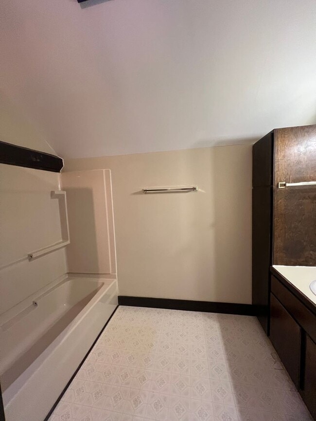 Building Photo - E Liberty/ S Bedford