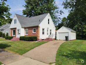 Building Photo - 615 W 20th St