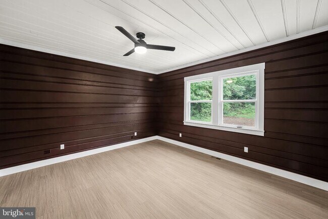 Building Photo - 71 Dreamland Park Dr