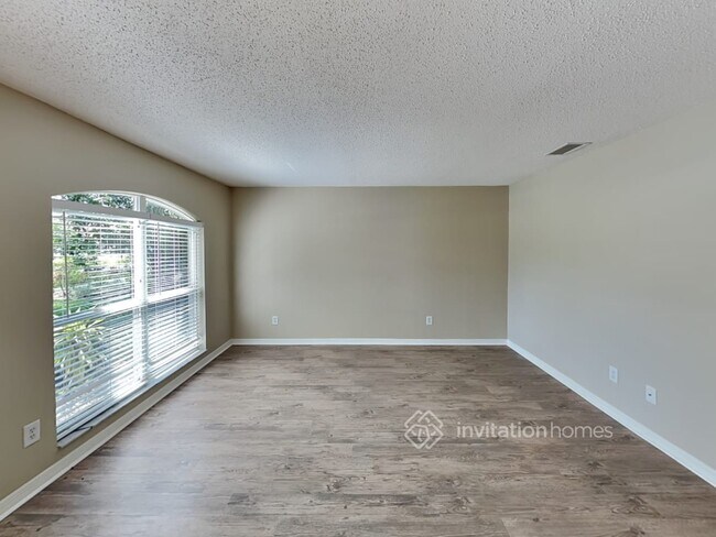 Building Photo - 5425 Windbrush Dr