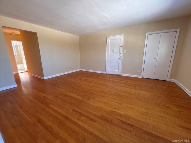 Building Photo - 25 Dolphin Green