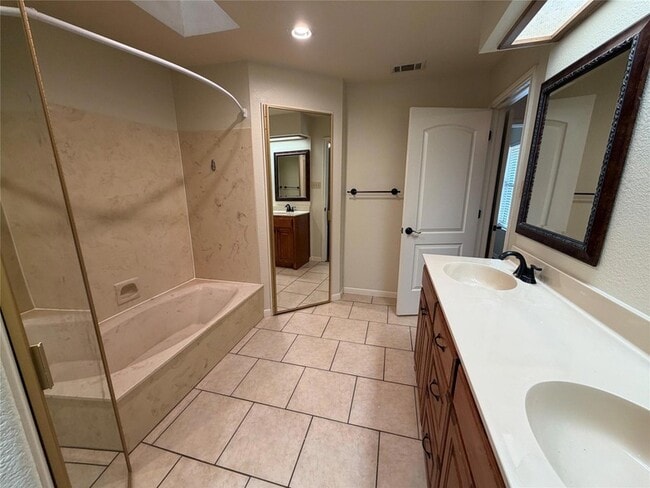 Building Photo - 11810 Rain Forest Cove
