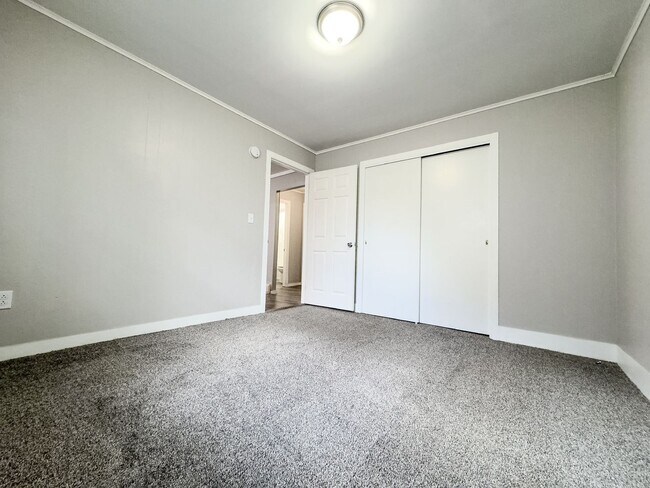 Building Photo - 85 Bridge St