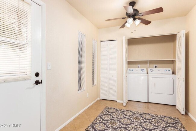 Building Photo - Gorgeous 2/2 bed/bath in North Phoenix by ...
