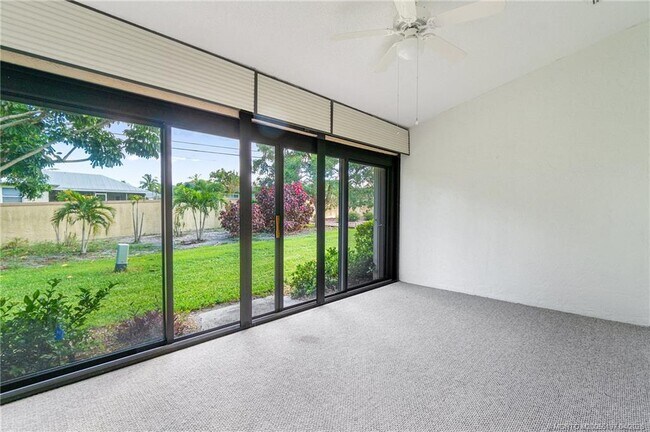 Building Photo - 7711 SE Sugar Sand Cir