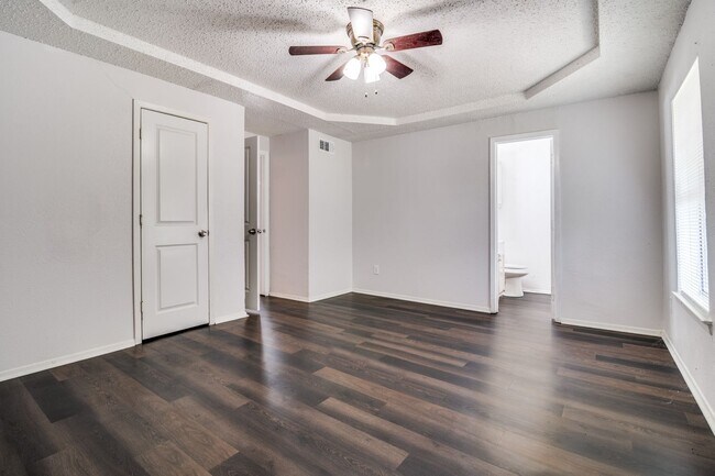 Building Photo - 818 Quinette Dr