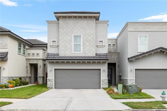 Building Photo - 2323 Corales St