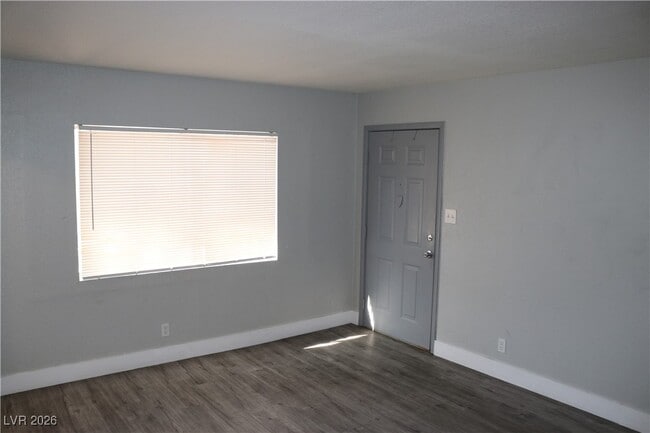 Building Photo - 1828 Lewis Ave