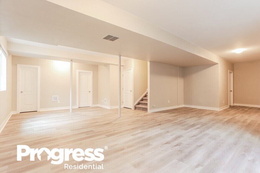Building Photo - 15489 Coopers Hawk Way
