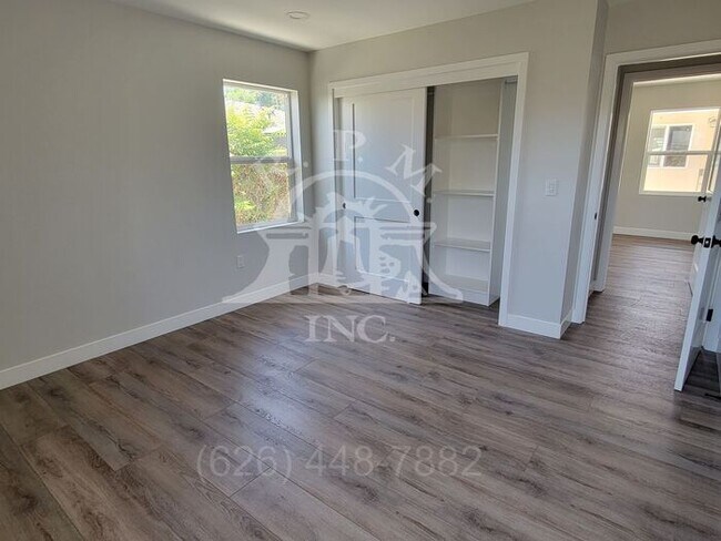 Building Photo - Modern 3 Bedroom Back House