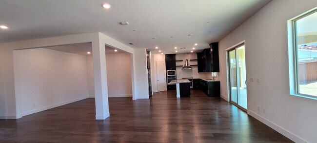 Building Photo - Stunning home with luxurious wood floor and beautiful spacious yard