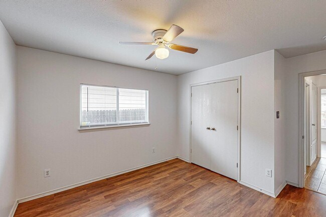 Building Photo - Adorable 3 bedroom 2 bath in Burleson Texas!