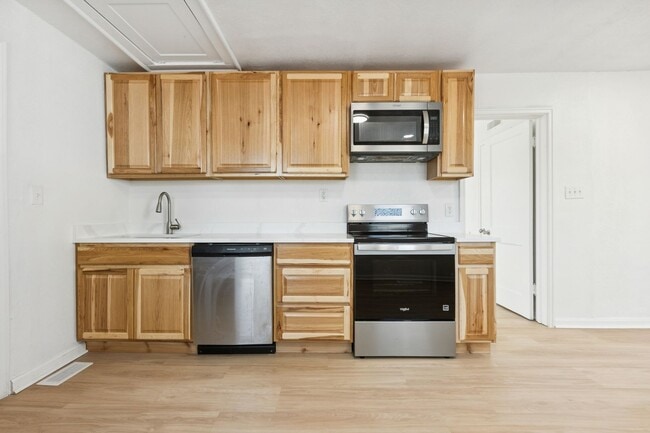 Building Photo - Newly renovated! Beautiful 2 bed, 1 bath home in historic Cradock.